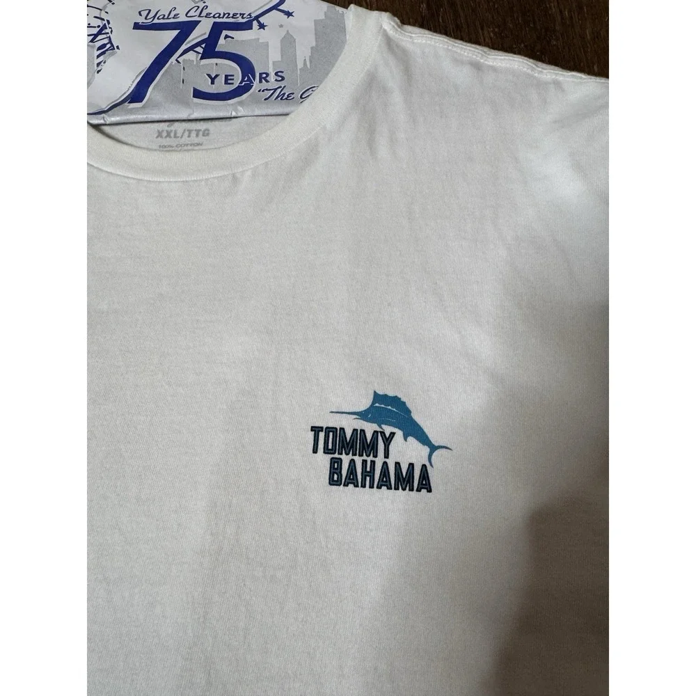 Tommy Bahama Mens XXL T-Shirt White Howliday Cheers Dogs Beer Graphic Tee Cotton